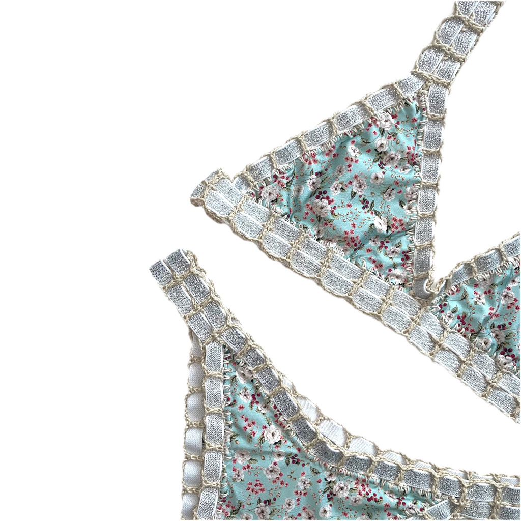 Bikini artesanal florcitas blancas & blue steel - GALATEA SWIMWEAR