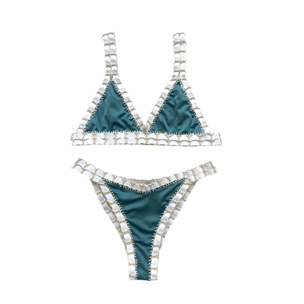 Bikini artesanal florcitas blancas & blue steel - GALATEA SWIMWEAR